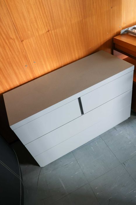 Cómoda  carvalho cinza