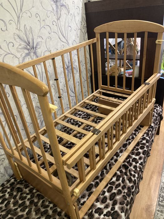 Детская кровать с маятниковым механизмом б/у