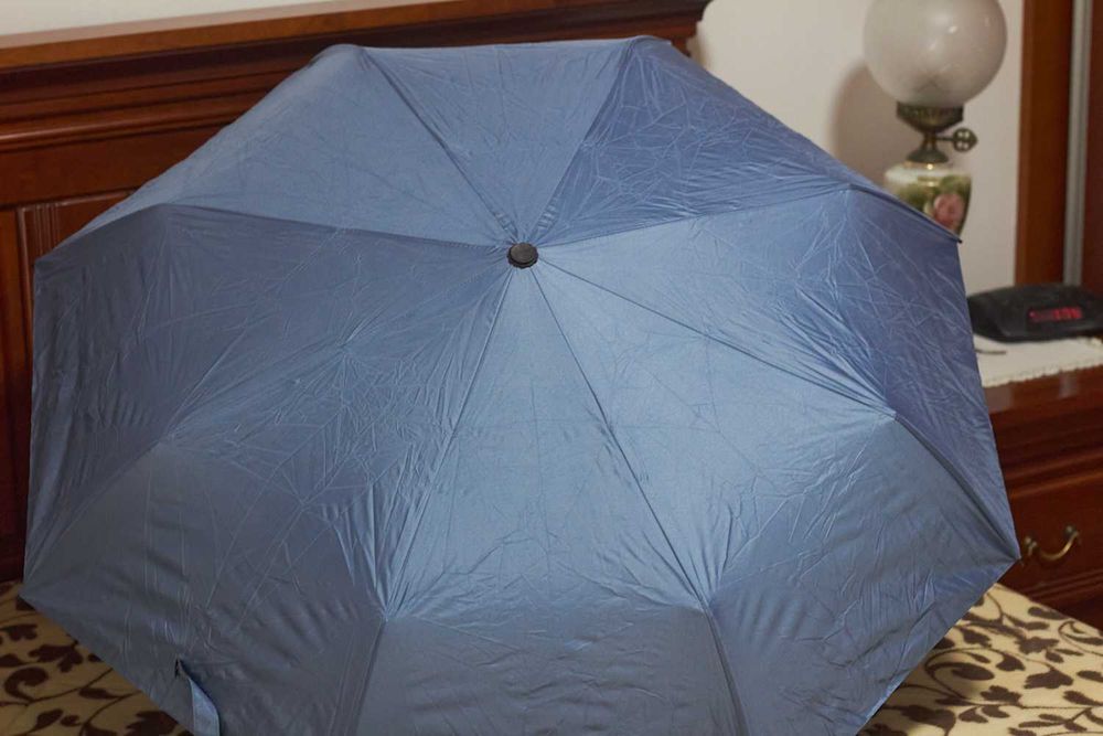 Guarda-chuva compacto com suporte auto recolha