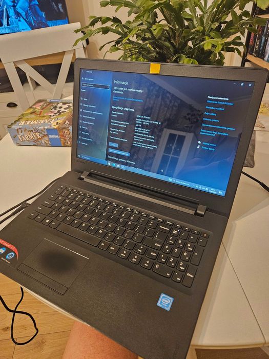 Laptop firmy Lenovo