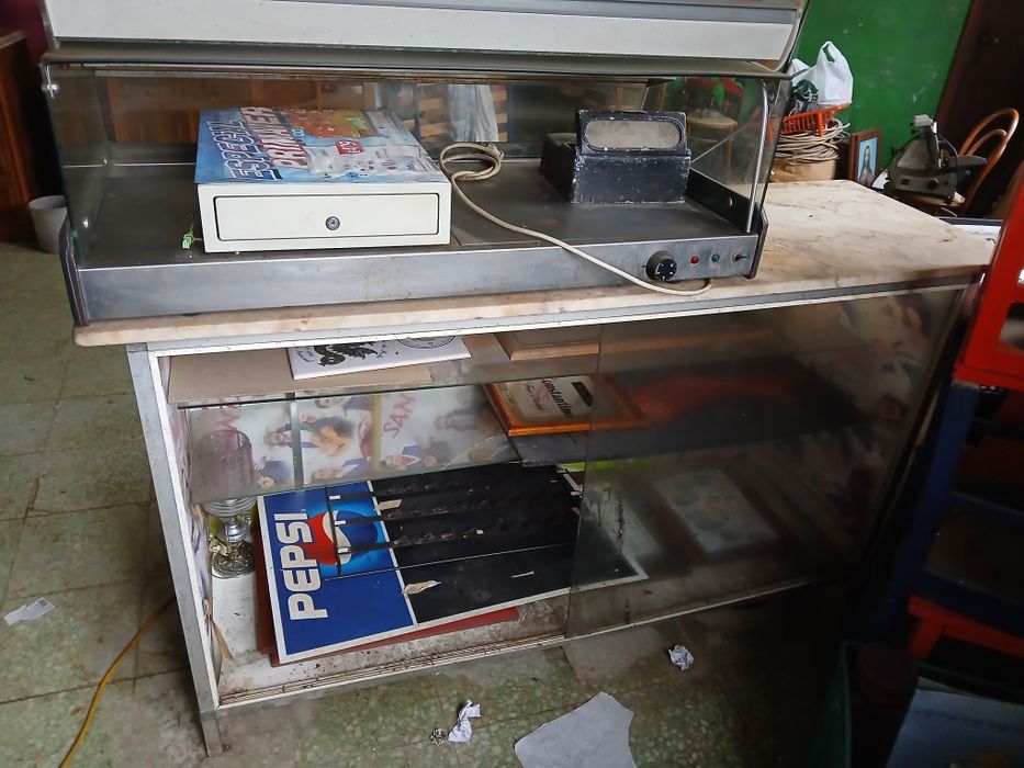 Balcão café e maquina de café