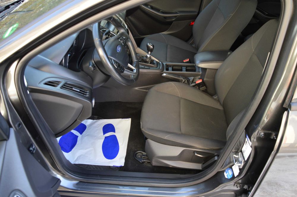 Piękny Focus Z Niemiec Klima Grzane