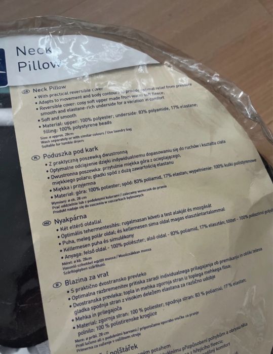 Czarna poduszka pod kark