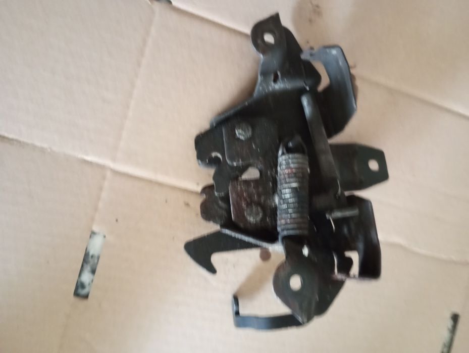 Feixo para capô de Mitsubishi