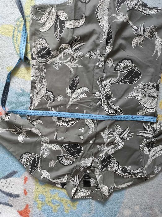 Koszula w roślinne wzory - Regular fit