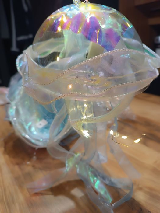 Медуза що світиться, є 7шт