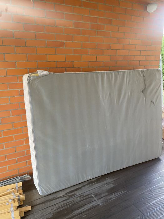 Cama casal, com colchao incluido