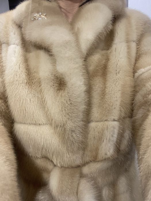Продам норкову шубу