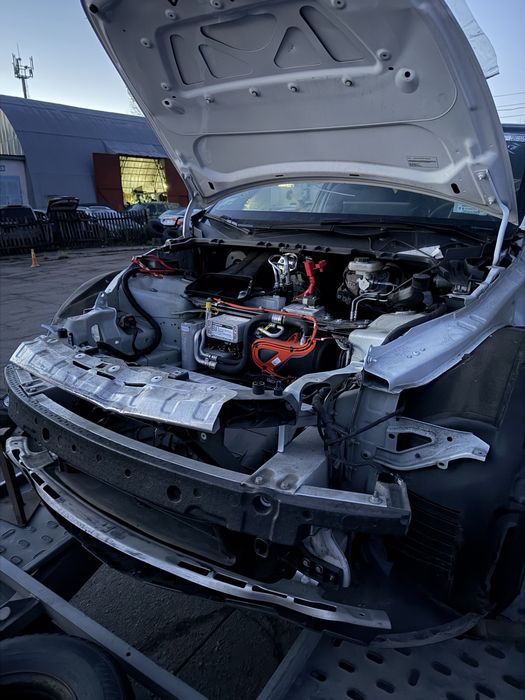 Tesla Model Y радіатори, телевізор, підсилювач, дифузор, кронштейн