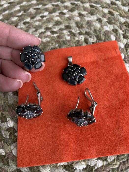 Срібло з натуральними сапфірами