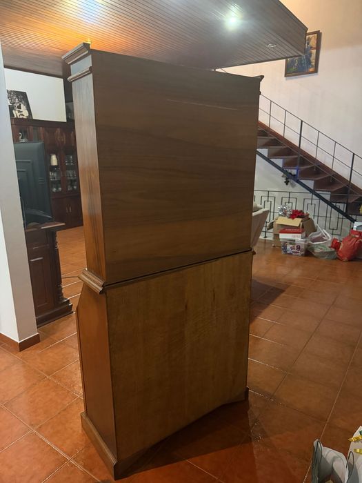 Escrivaninha de madeira - estilo clássico