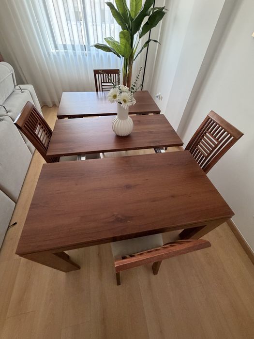 Vendo mesa de jantar extensivel + 4 cadeiras