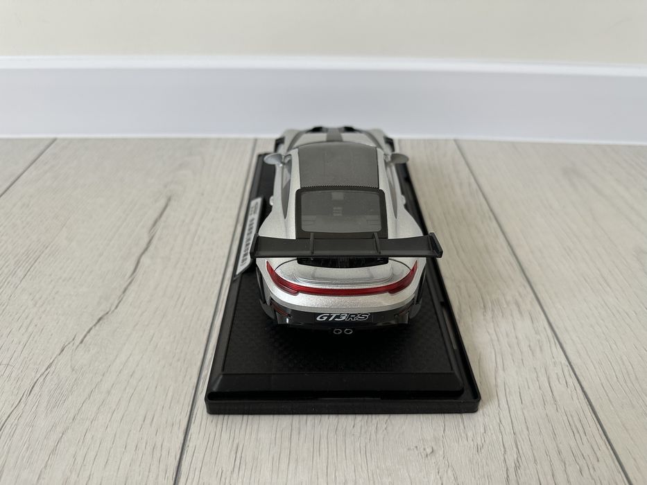 Модель авто Porsche 911 GT3 RS 1:24