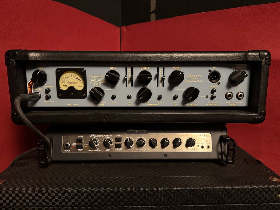Amplificador e colunas para baixo - Ampeg