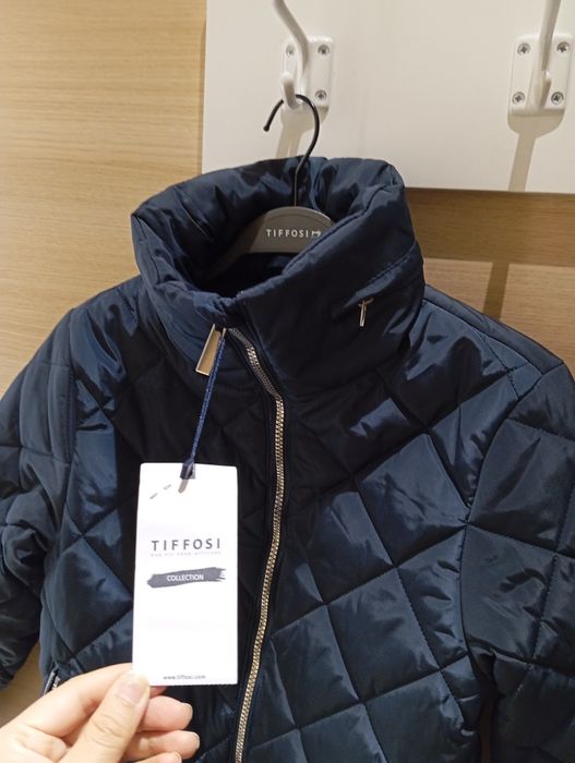 Tiffosi marca casaco de algodão com capuz em azul escuro para meninas