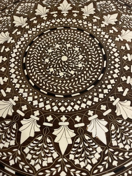 Mesa de centro ou de canto decorada