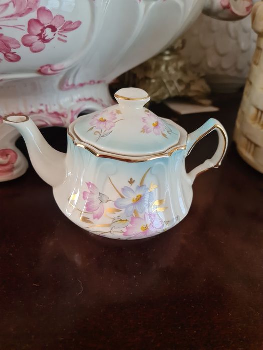 Imbryk porcelanowy Palissy