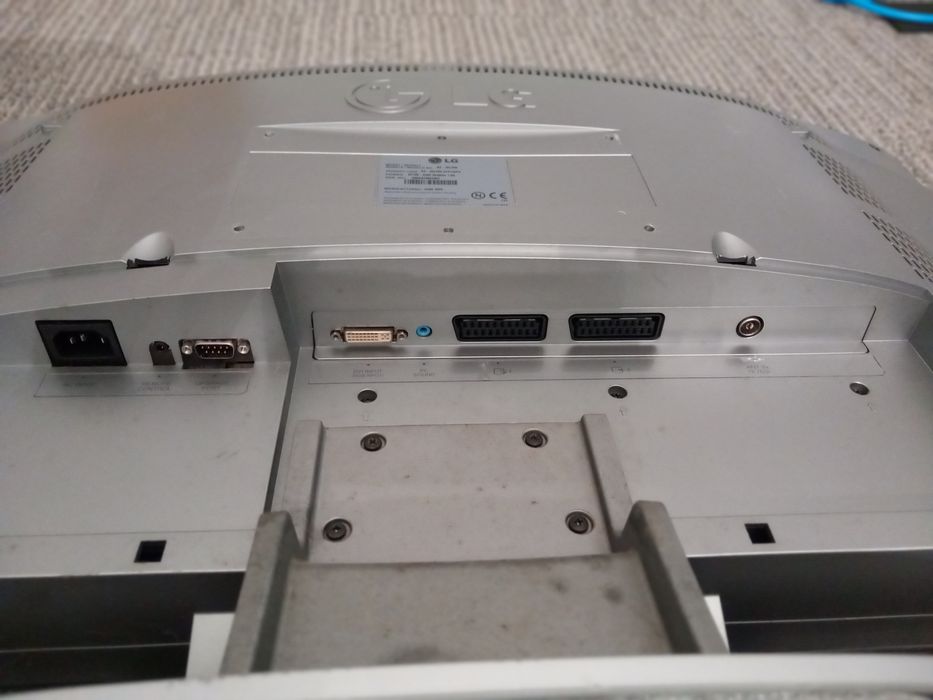 TV LCD marca LG 25" + aparelho TDT