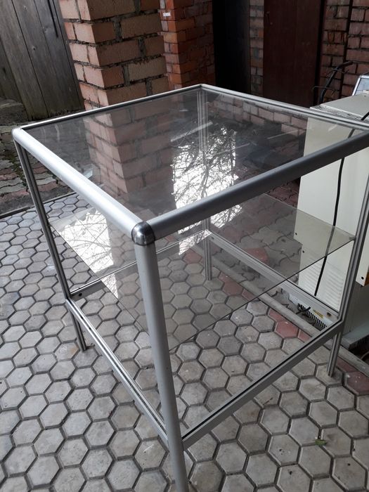 Продаю столик для вітрини