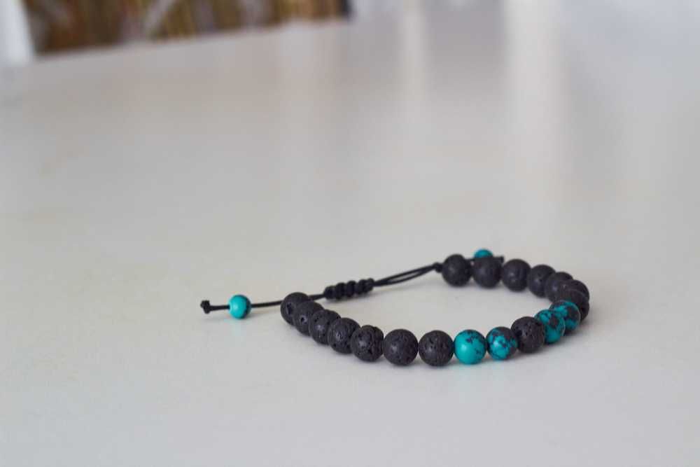 Pulseira de pedras vulcânicas e turquesa