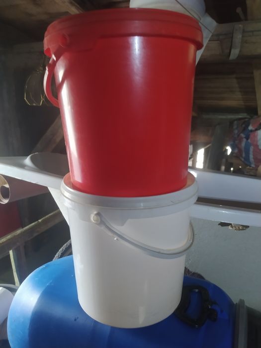 Sprzedam wiaderka 10 litrowe z pokrywką