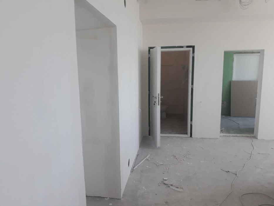 Штукатурные, малярные работы, шпатлевание, монтаж полов, потолков