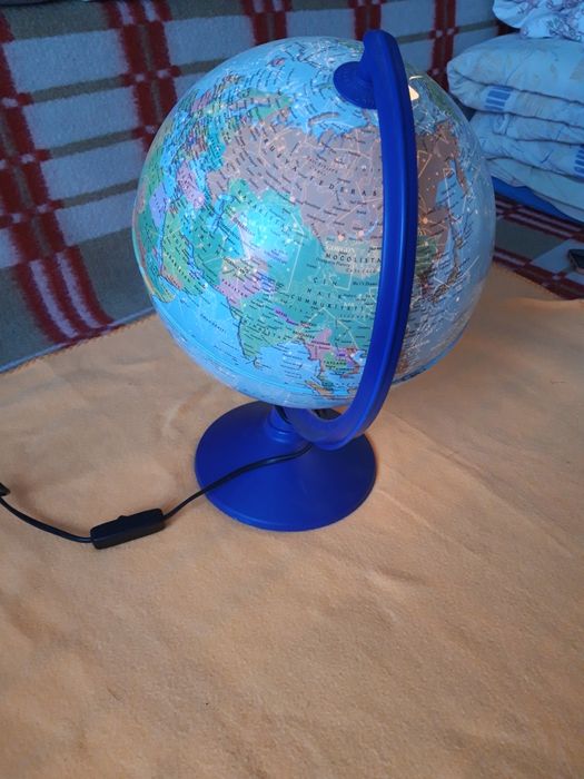 Глобус  светильник.