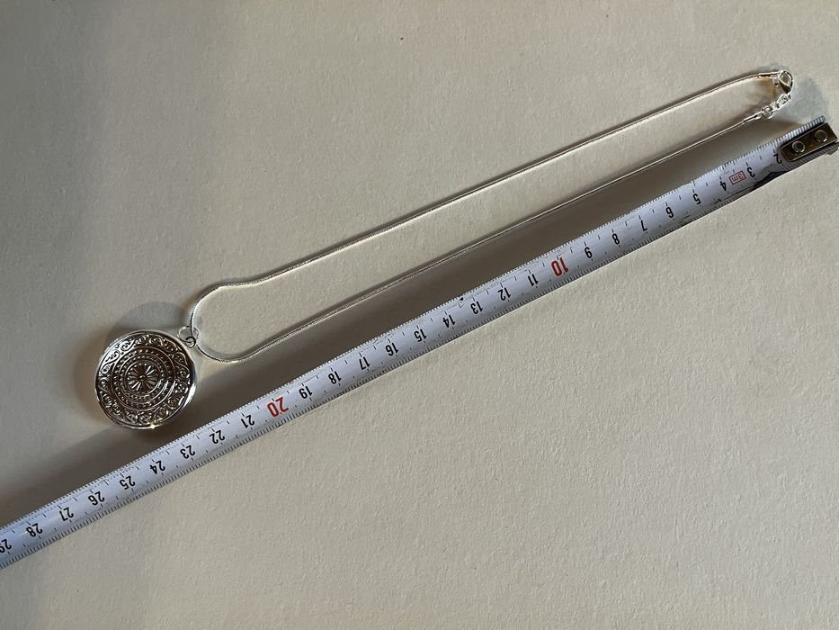 Otwierany wisiorek z łańcuszkiem