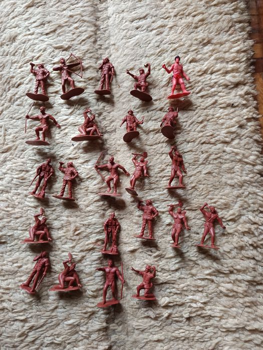 Vendo monocromaticos fig.antigas índios em obs em lote