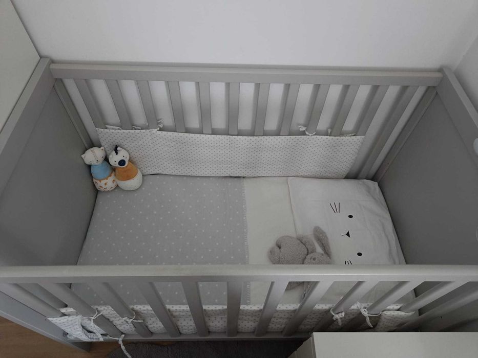 Berço IKEA cinza