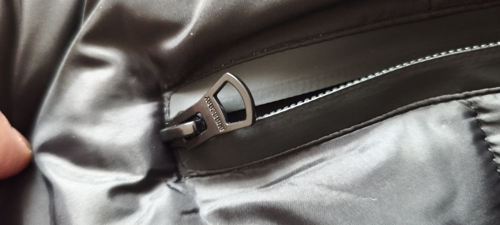 Nowa kurtka Burberry czarna M/L Unisex