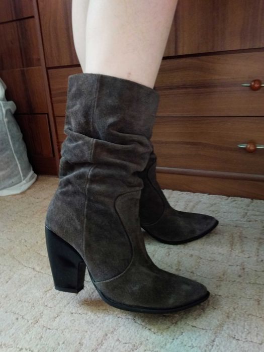 Демисезонные сапоги-казаки