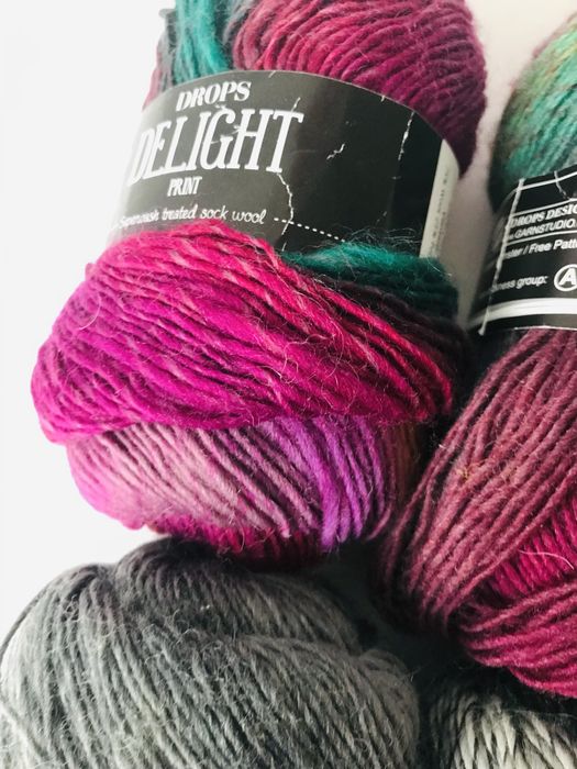 Włóczka - Wełna 75%, Poliamid. 50g - ok. 175m Cena/2 Motki