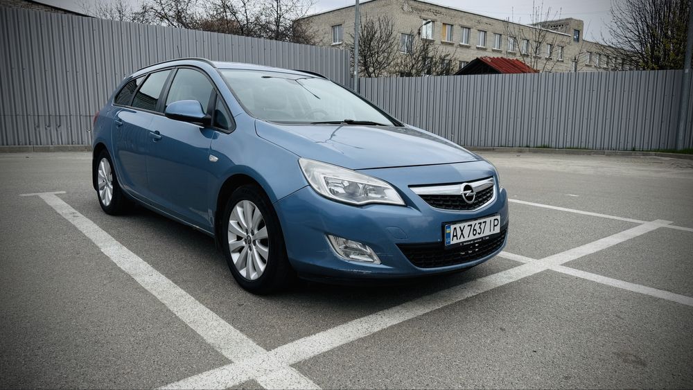 Продам Opel Astra j 2010