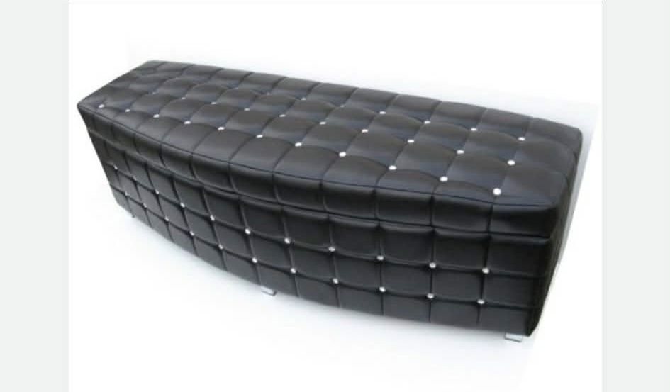 Duża czarna skórzana  pufa z kryształkami