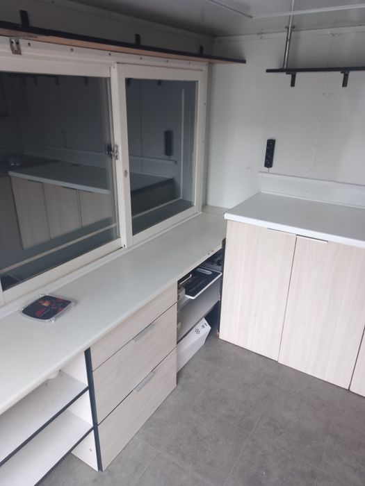 Торговий причіп, кав'ярня.