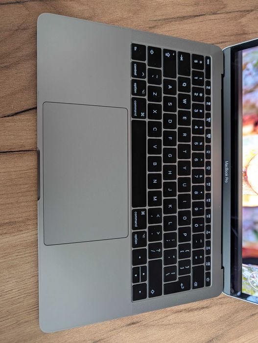 Apple Macbook Pro 2017 i5/8GB/128GB Stan BDB