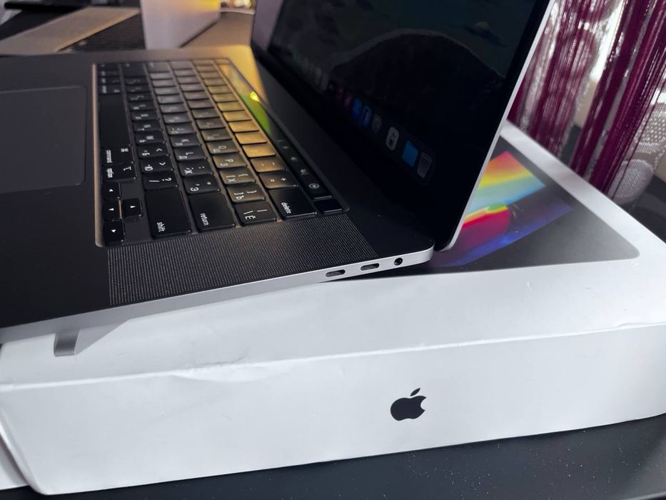 MacBook Pro pro 19