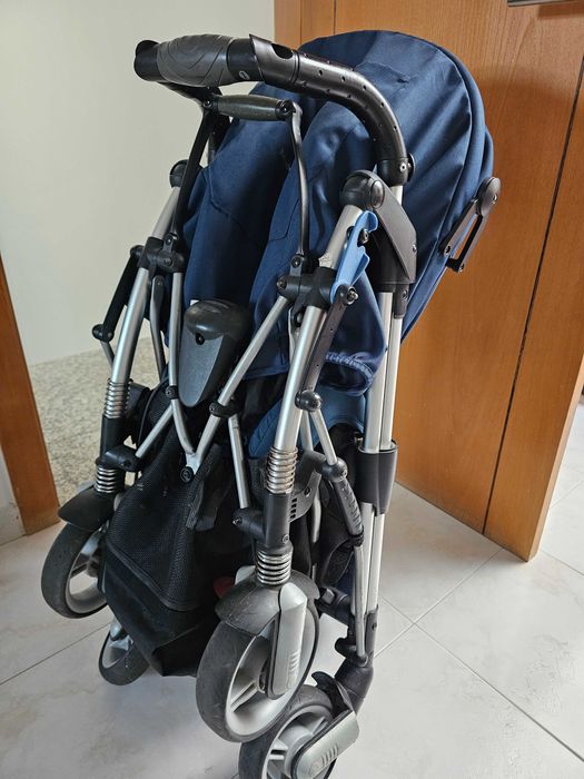 TRIO Bebe confort Streety Fix Estrutura com cadeira + Ovo+ Alcofa