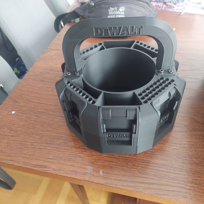 Uchwyt na 8 baterii. Holder De Walt 8x.