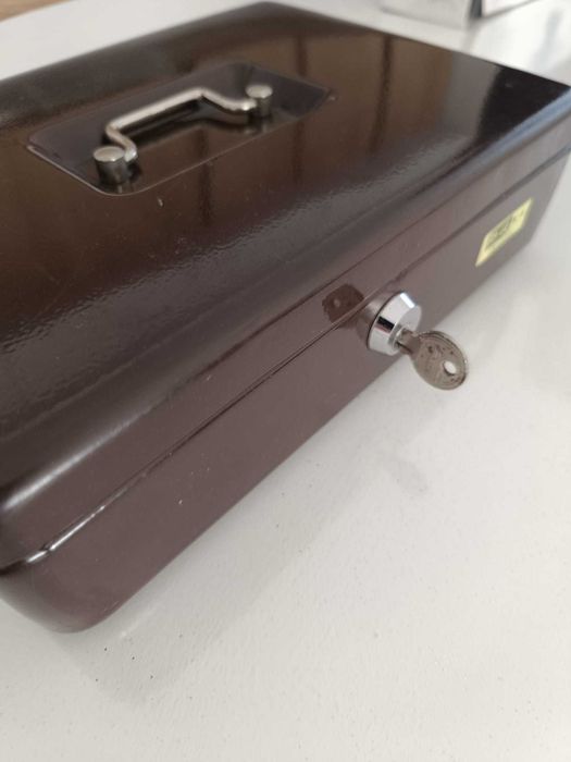 Cofre (298x239x88mm - Aço) - COMO NOVO