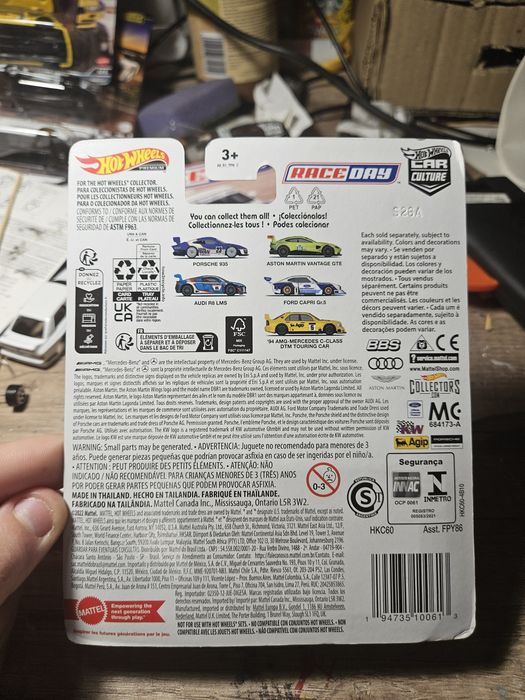 Hot wheels premium aston martin race day