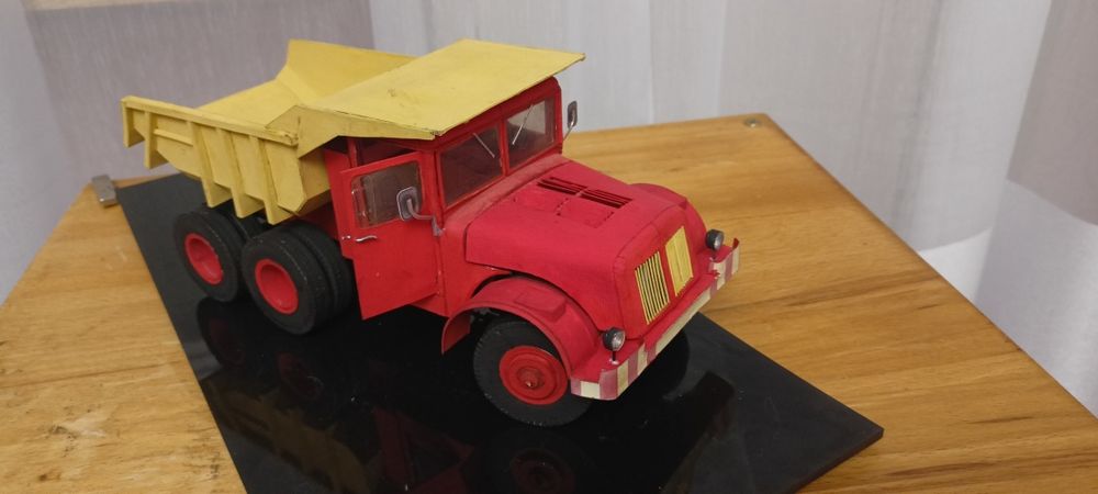 Масштабна модель самоскида.