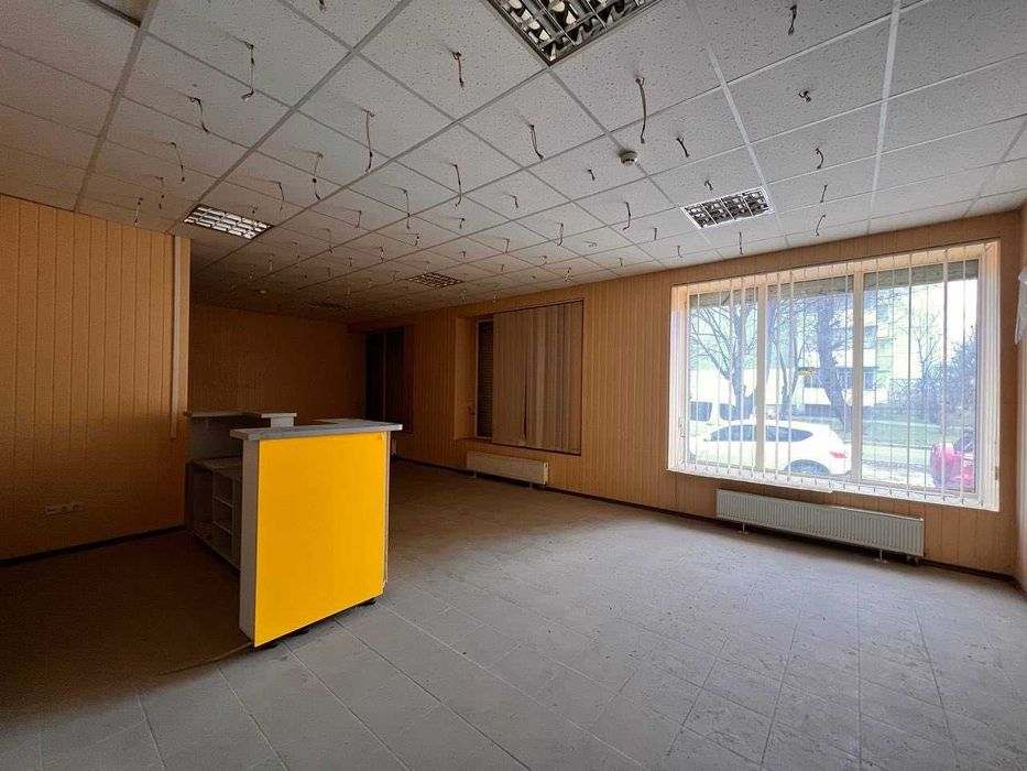 Продається приміщення магазину разом з 3-к квартирою, район Сєдова.