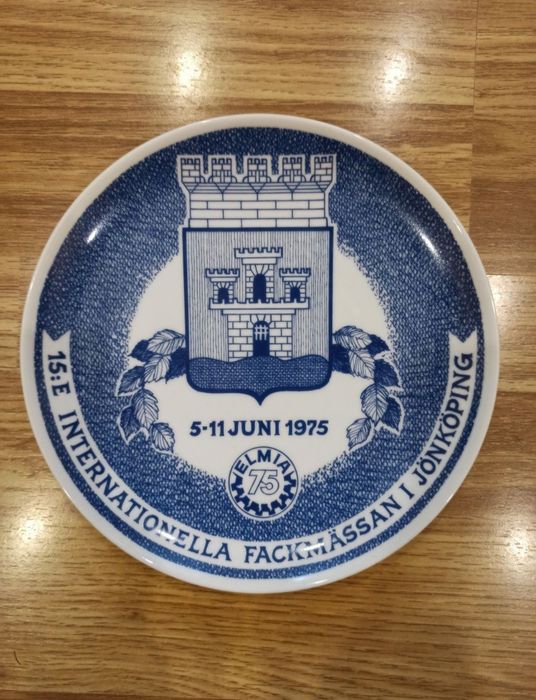 Фарфоровая настенная тарелка