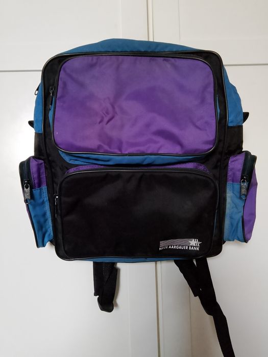 Piękny plecak z bocznymi kieszonkami