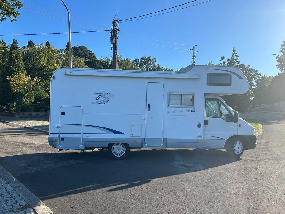 Aluguer Autocaravana 4 pessoas / 6 dormidas