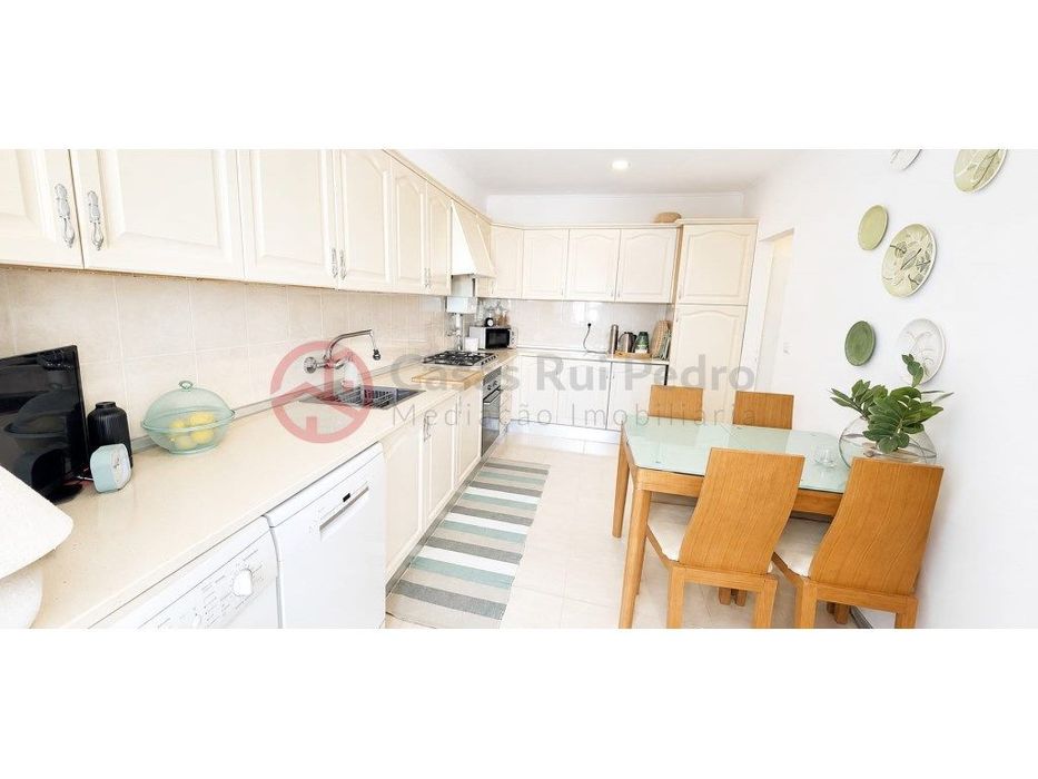 Apartamento T2 Remodelado em 2015 com Excelentes Áreas e Localizaçã...