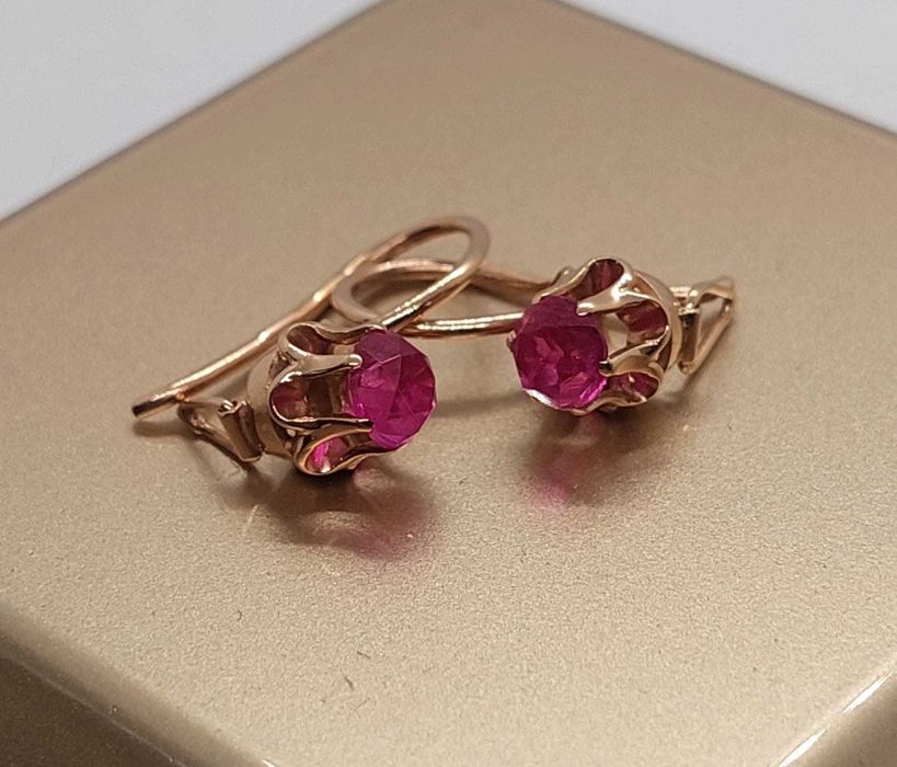 Złote kolczyki damskie z różowym oczkiem / Nowy Lombard / Cz-wa