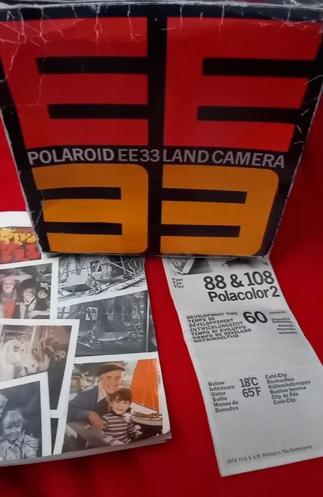 Máquina fotográfica antiga Polaroid EE33